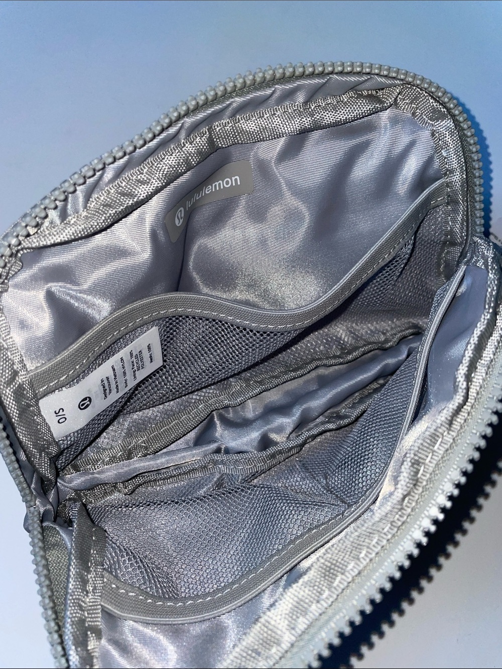 NWT lululemon athletica Everywhere Belt Bag - Light Gray - Picture 3 of 8